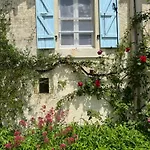 Apartament Entire With Swimming Pool Near Aubeterre *