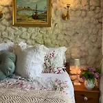 Entire With Swimming Pool Near Aubeterre Apartament