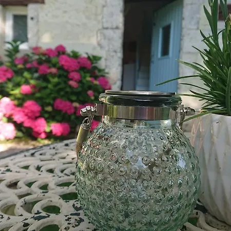 Apartament Entire With Swimming Pool Near Aubeterre *