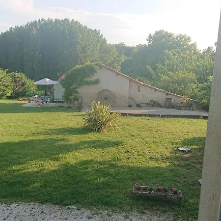 Entire With Swimming Pool Near Aubeterre Apartament Saint-Romain (Charente)
