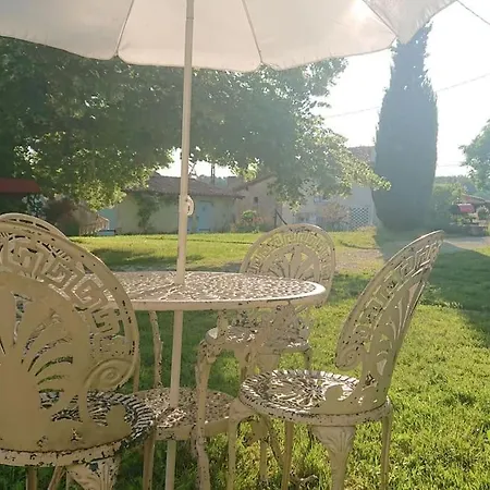 Lägenhet Entire With Swimming Pool Near Aubeterre *