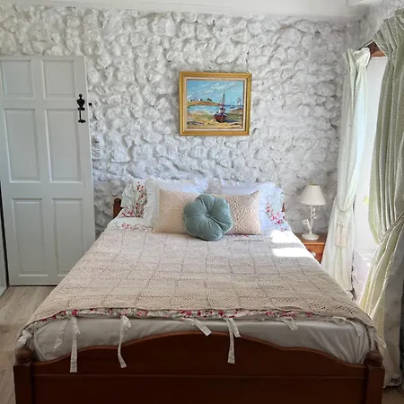 Lägenhet Entire With Swimming Pool Near Aubeterre *