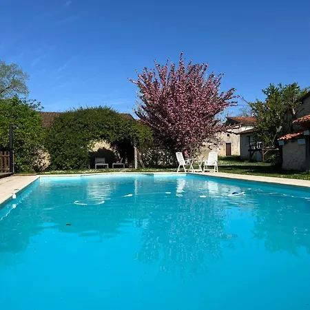 Apartament Entire With Swimming Pool Near Aubeterre *