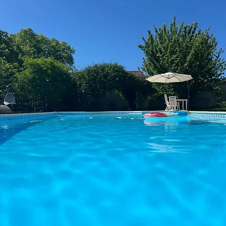 Apartament Entire With Swimming Pool Near Aubeterre *