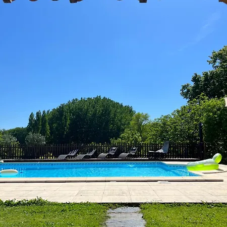 Entire With Swimming Pool Near Aubeterre