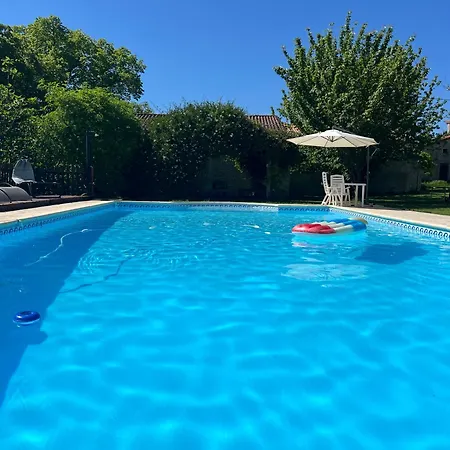 Entire With Swimming Pool Near Aubeterre Apartament