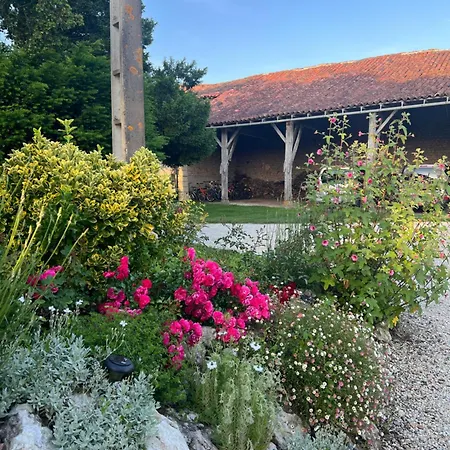 Entire With Swimming Pool Near Aubeterre * Saint-Romain (Charente)