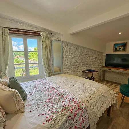 Entire With Swimming Pool Near Aubeterre Saint-Romain (Charente)