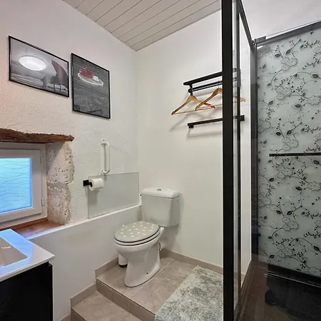 Entire With Swimming Pool Near Aubeterre Apartament