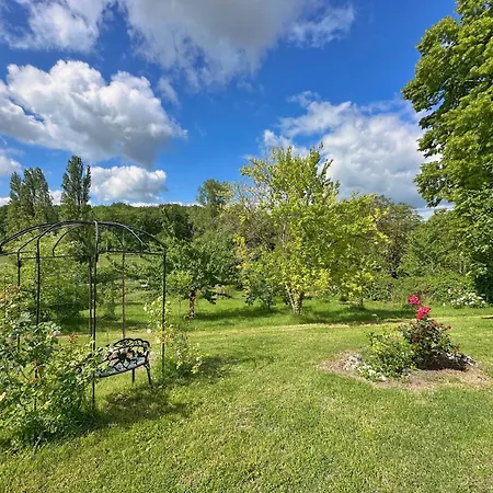 Entire With Swimming Pool Near Aubeterre Apartament