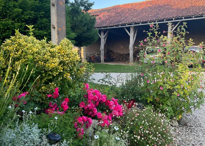 Entire With Swimming Pool Near Aubeterre * Saint-Romain (Charente)