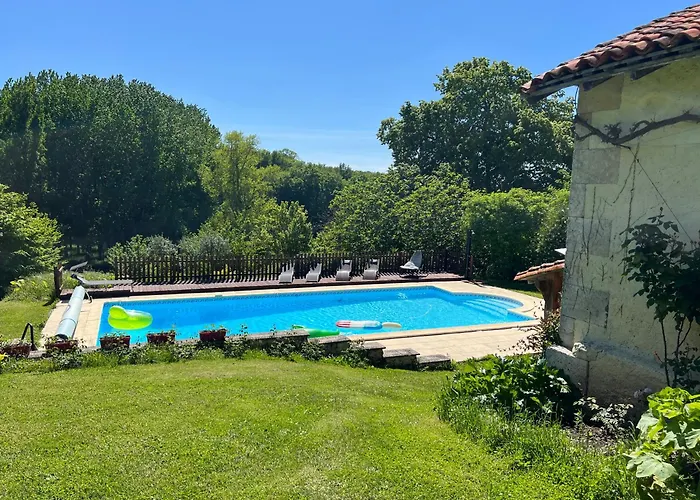 Entire With Swimming Pool Near Aubeterre